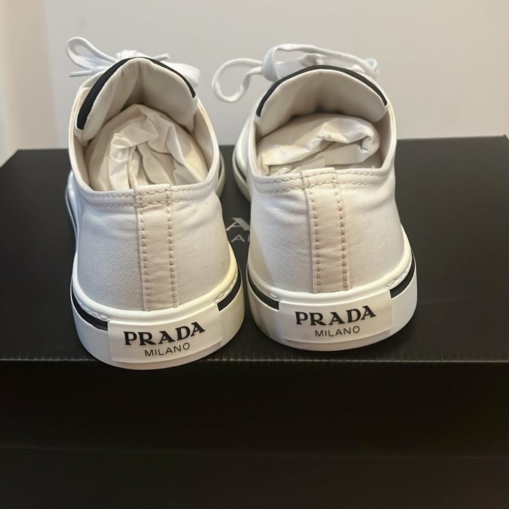 Prada - Picture 5 of 6